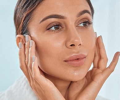 Plastic surgeon holding a syringe in clinic.