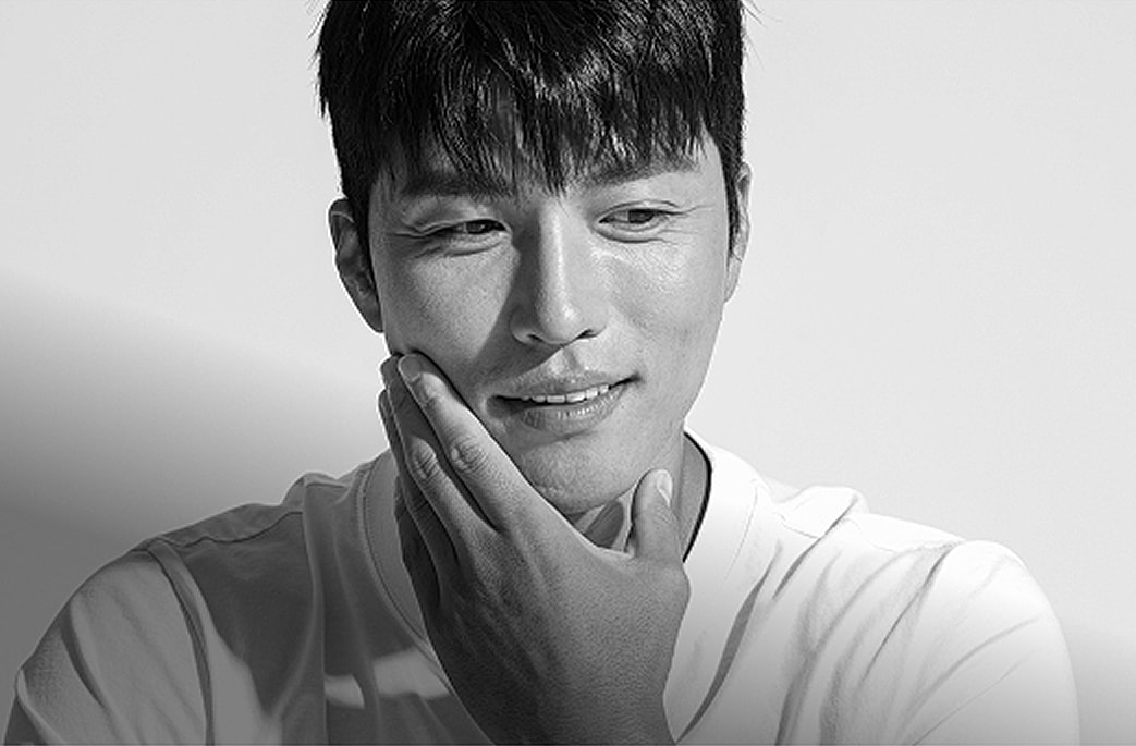 Man examining his skin in skincare advertisement.